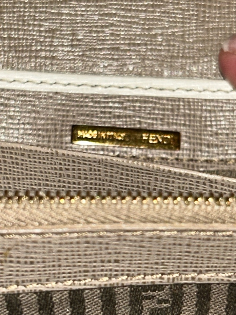 Fendi Black Leather V-Detail Wallet - Picture 7 of 12